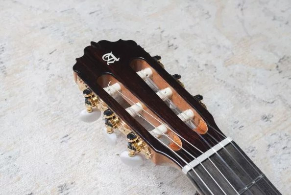 Guitare classique ALHAMBRA 6 Ébène blanc