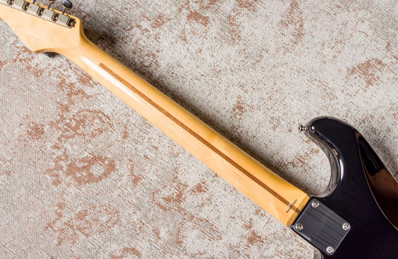 Guitarra eléctrica TOKAI Strato AST114 SH Black Maple