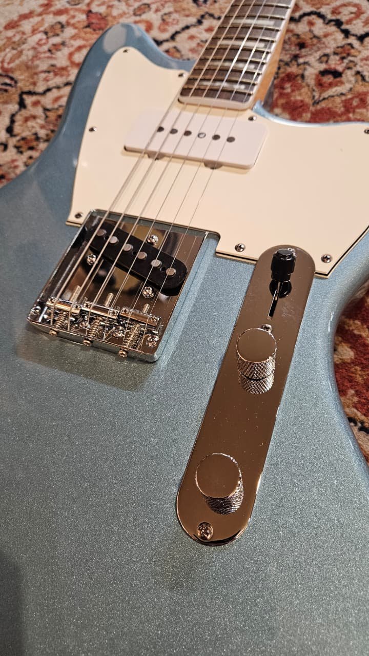SQUIER Limited Edition Paranormal Offset Telecaster SJ - Ice Blue Metallic