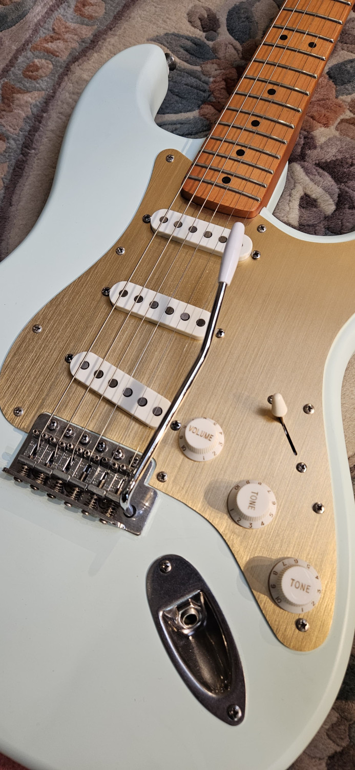 SQUIER 40th anniversary Strat Sonic Blue
