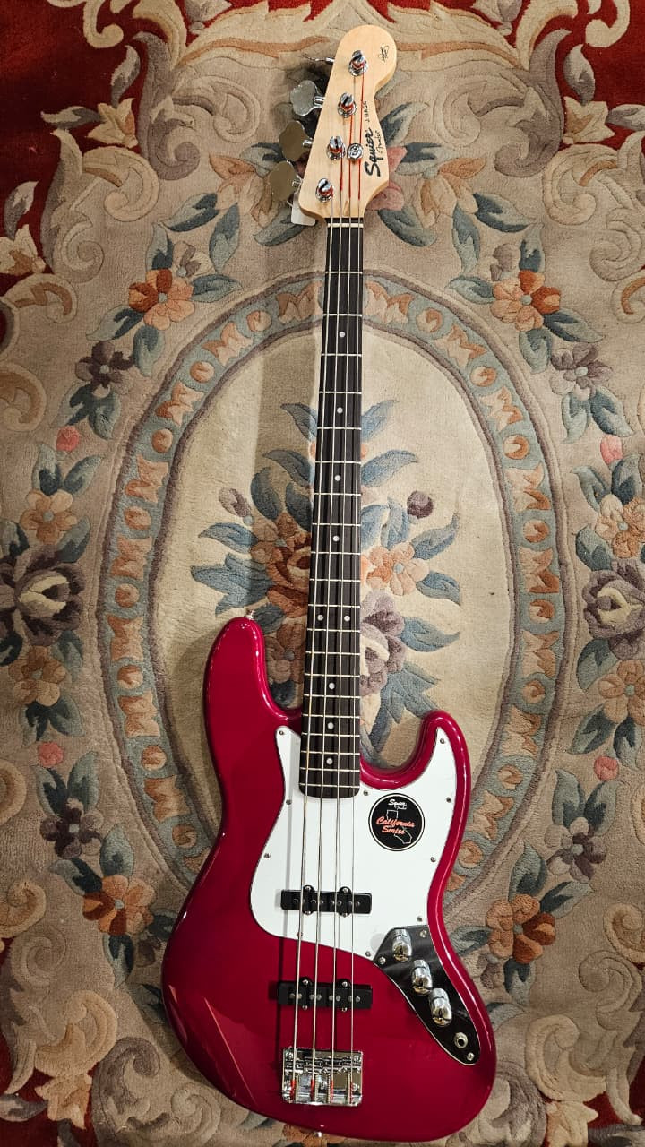 SQUIER California Series Jazz Bass Red