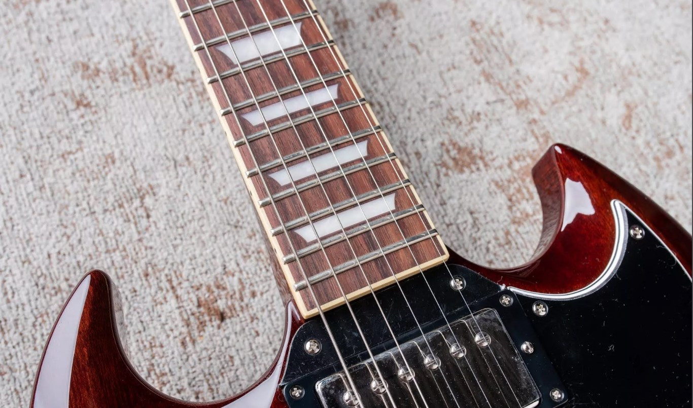Guitare électrique TOKAI SG124 Walnut