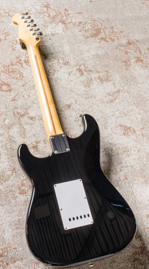 Guitarra eléctrica TOKAI Strato AST114 SH Black Maple