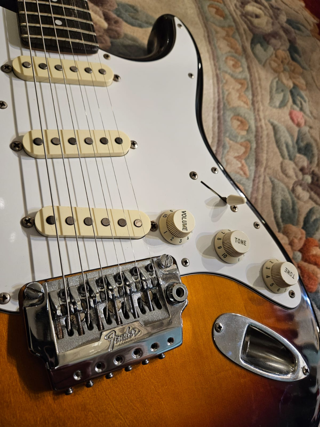 FENDER Strat sunburst 1986 Japon - Segunda Mano