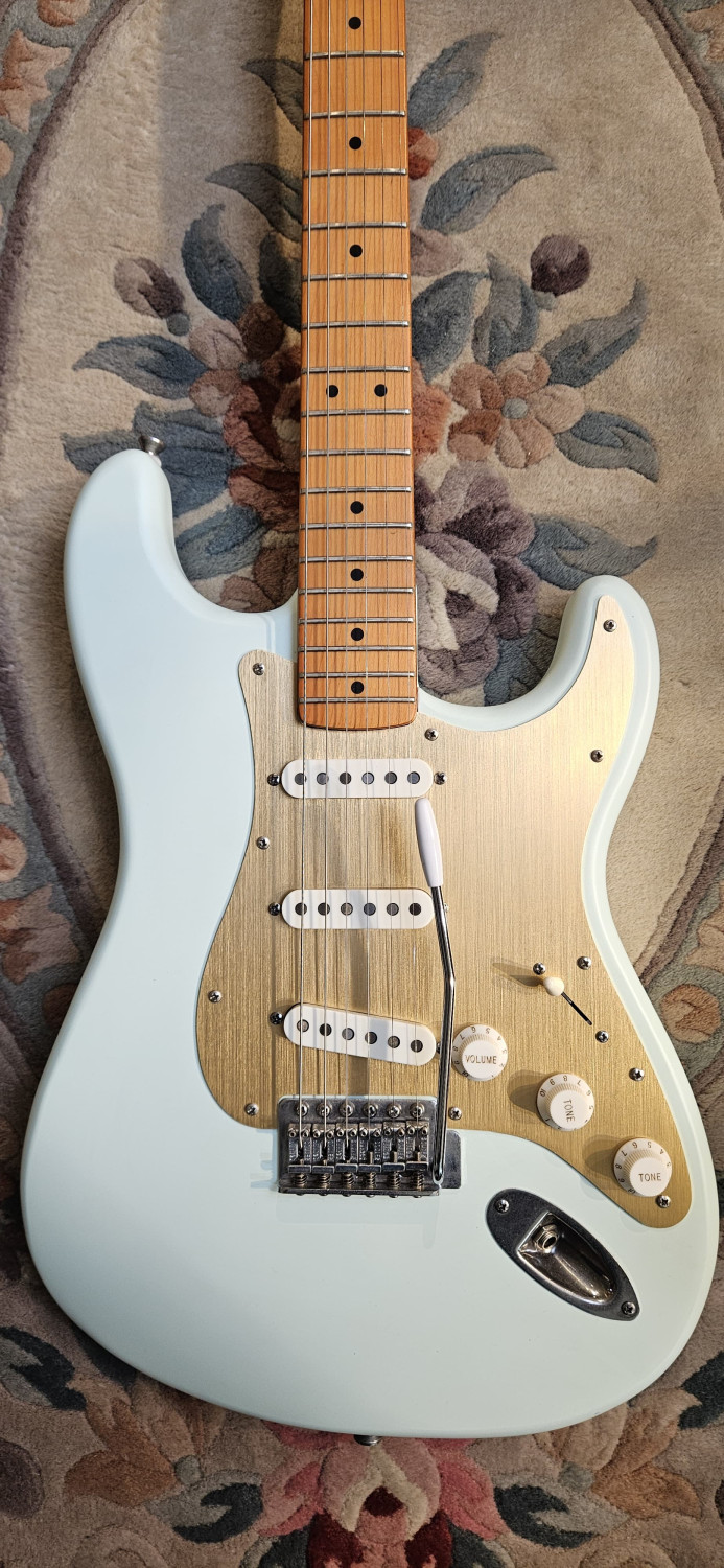 SQUIER 40th anniversary Strat Sonic Blue