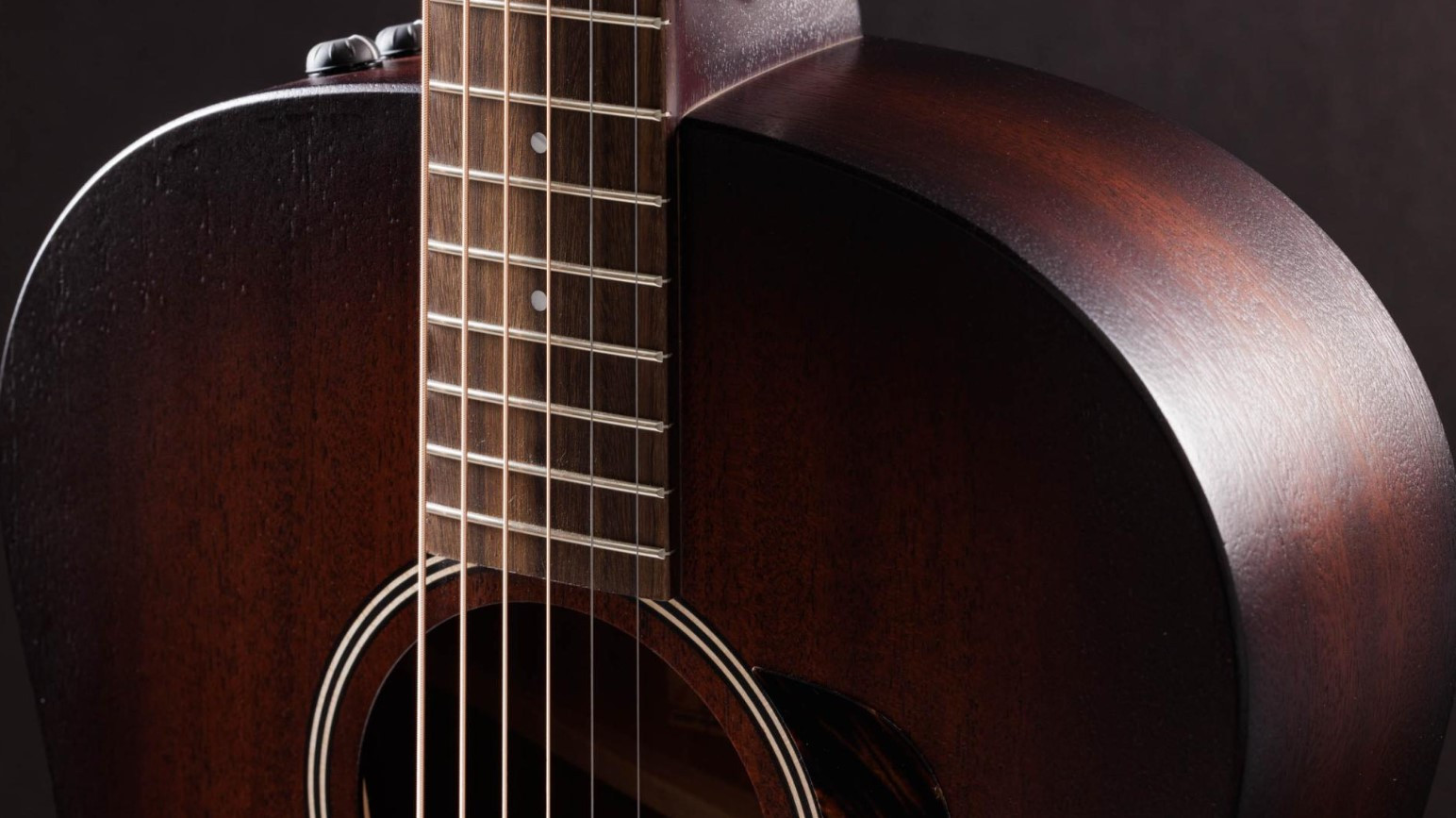 Guitare electroacoustique TAYLOR AD27e
