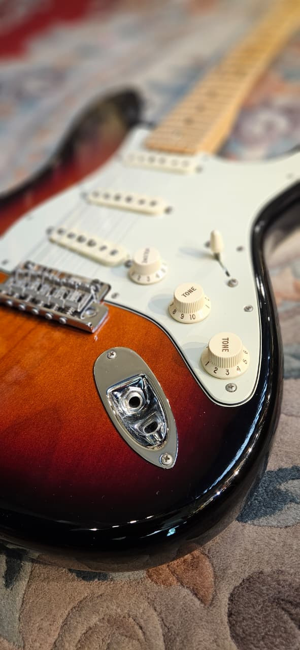 FENDER American Professional Stratocaster 3 Color Sunburst