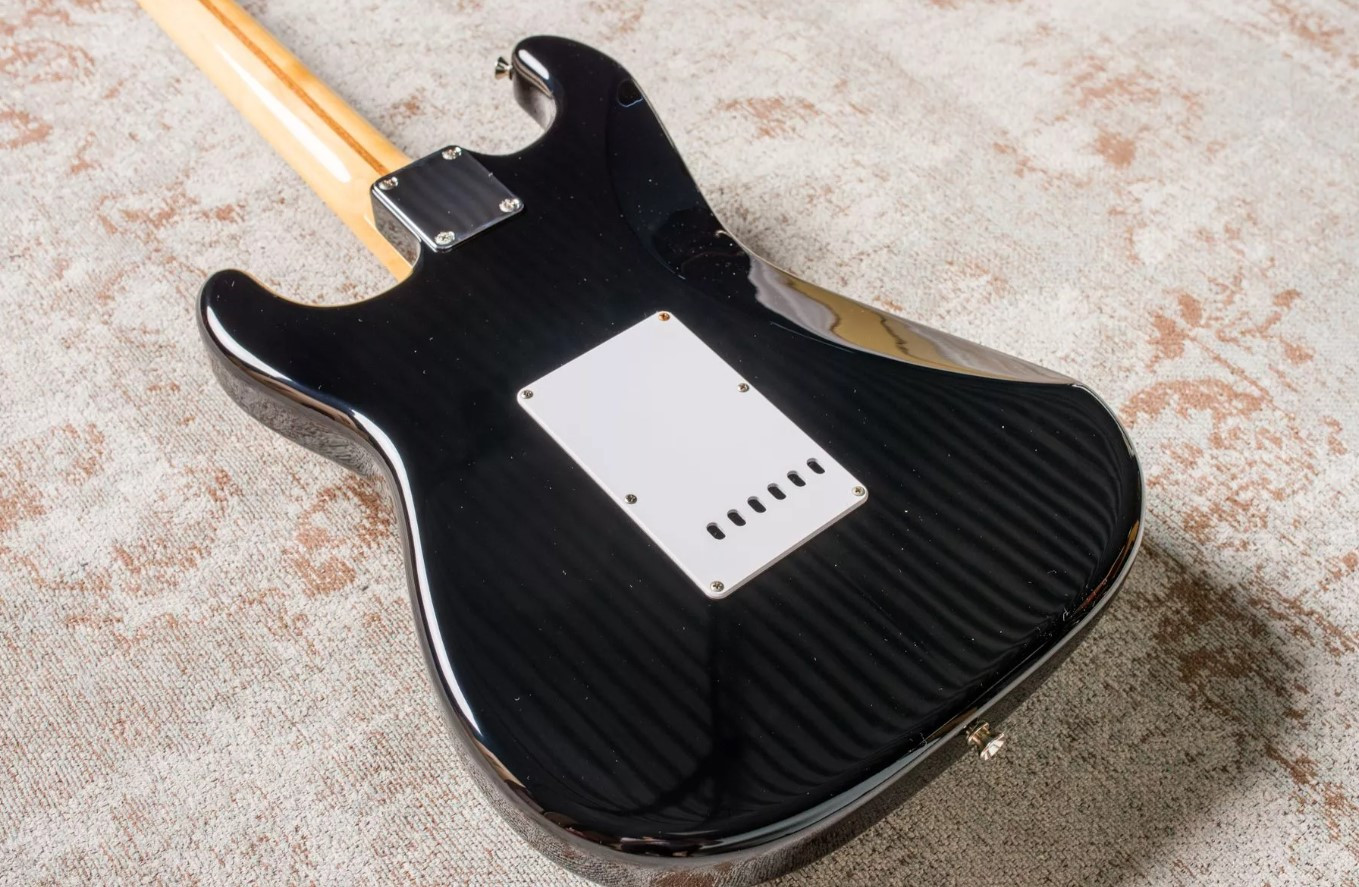 Guitarra eléctrica TOKAI Strato AST114 SH Black Maple