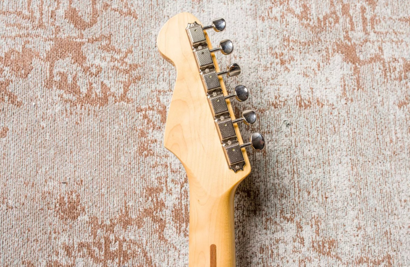 Guitarra eléctrica TOKAI Strato AST114 SH Black Maple