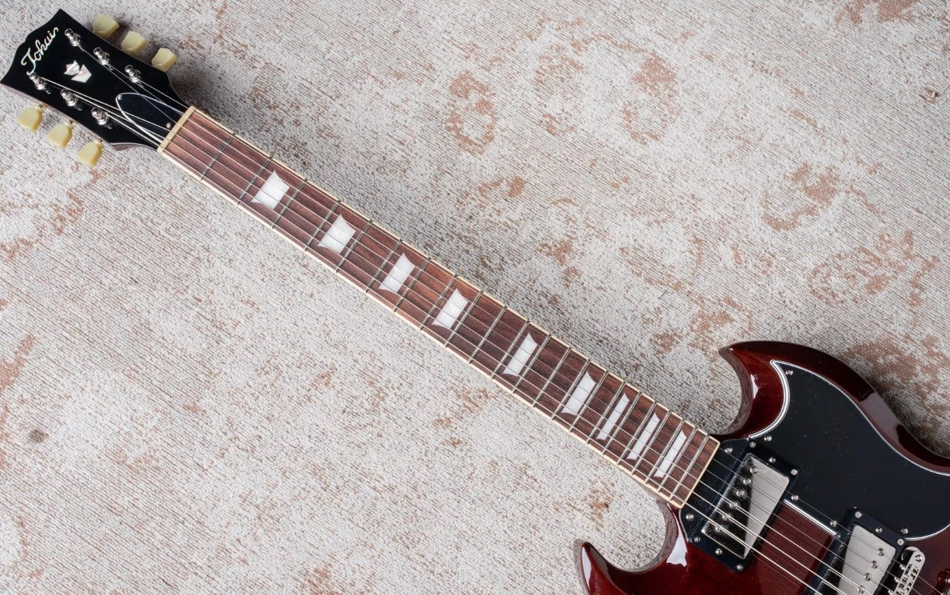 Guitare électrique TOKAI SG124 Walnut