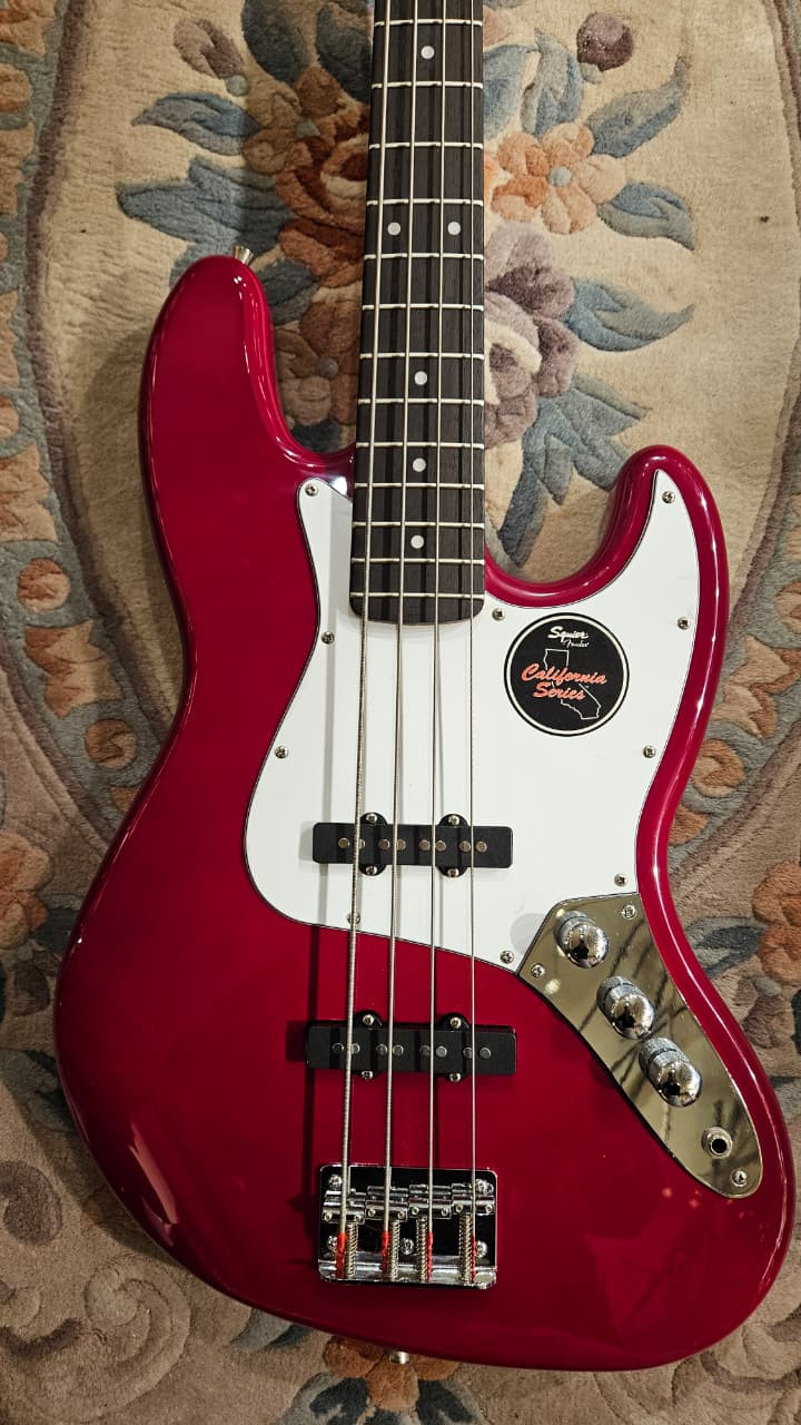 SQUIER California Series Jazz Bass Red