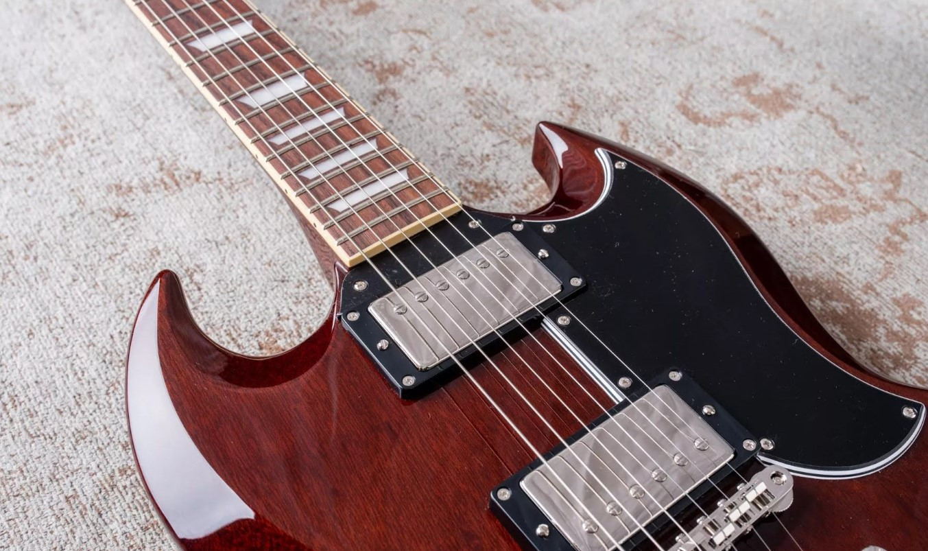 Guitare électrique TOKAI SG124 Walnut