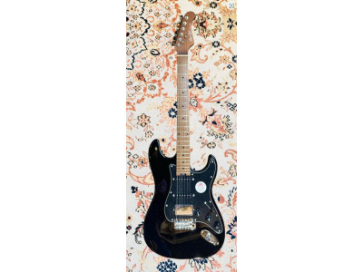 Guitarra eléctrica BACCHUS BSH 750 Black HSS