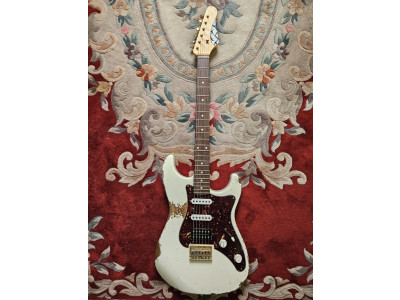 Guitare électrique FRIEDMAN Vintage-S Blanc AMRHB-TTH-TN152
